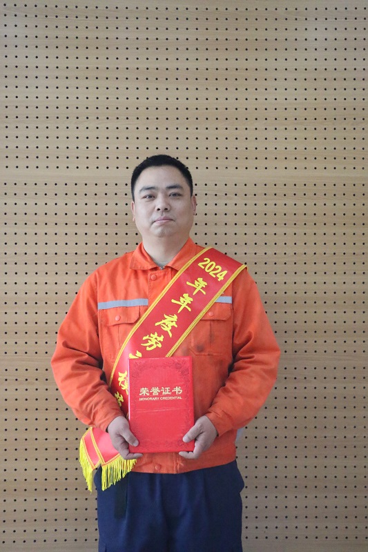 榜样人物 | 蔡凯:微光成炬,照亮“奋进之路”
